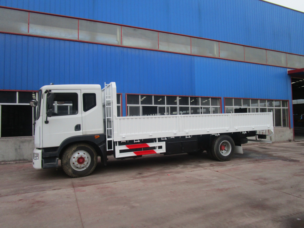 6.8米欄板貨車